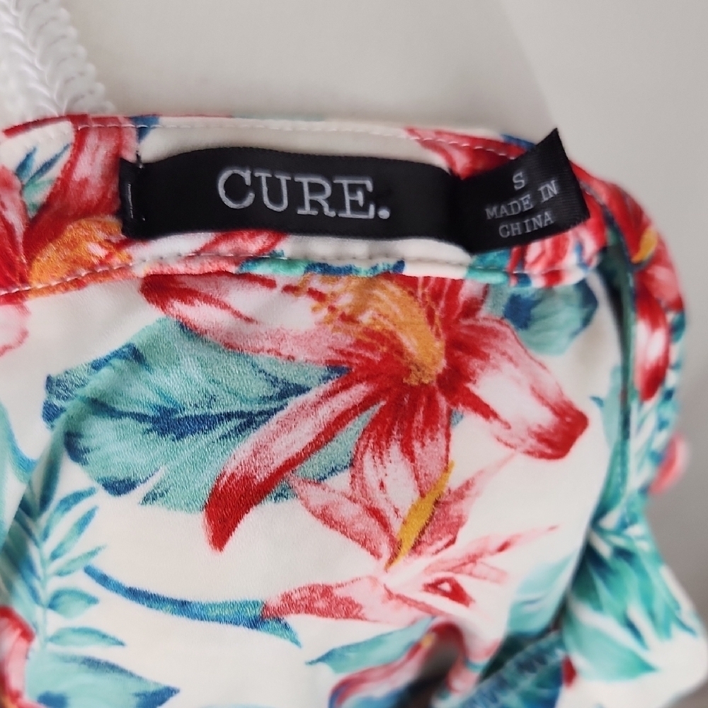 Floral Sleeveless Blouse - Red and Blue - Picture 6 of 7